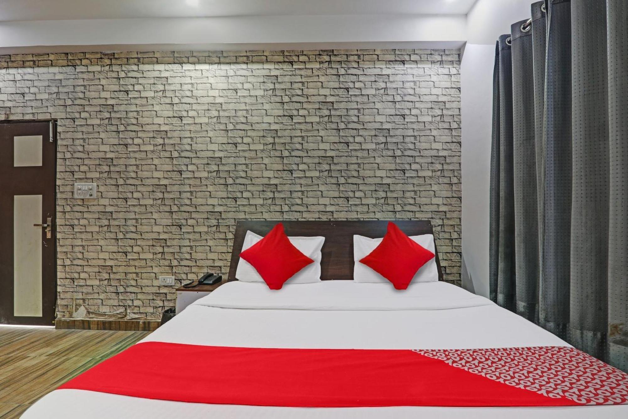 Hotel O Apm 3*